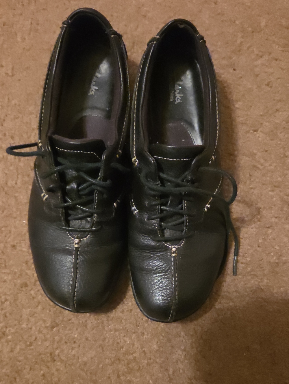 Clarks Women’s Black Leather Lace-Up Oxfords